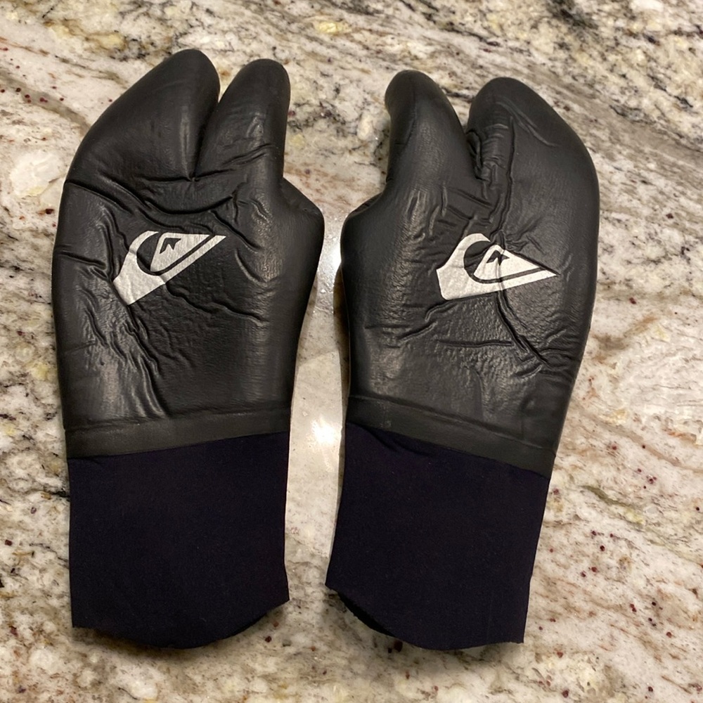 women’s surfing gloves